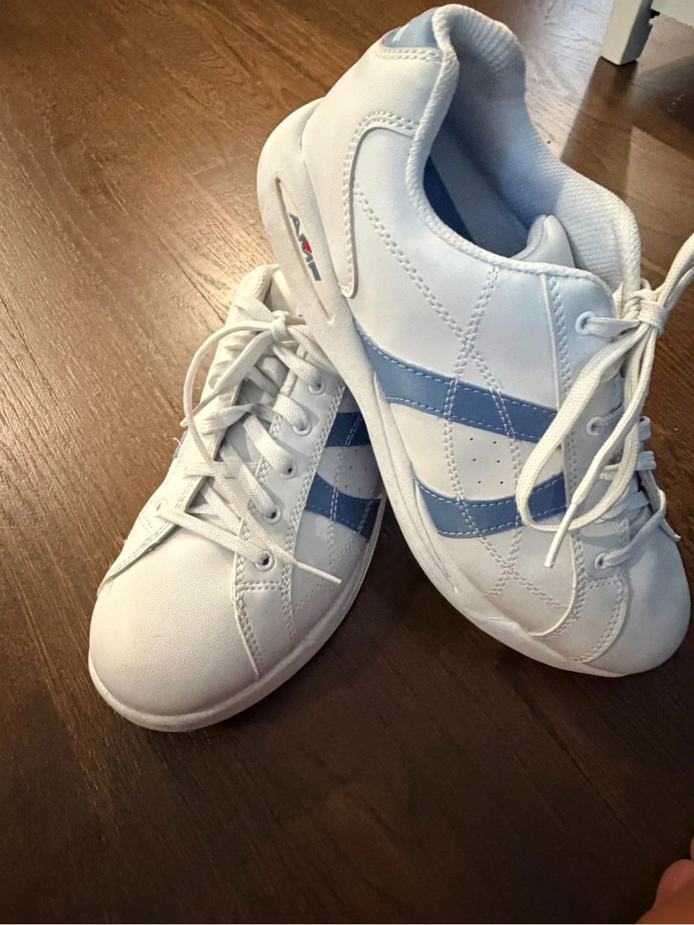 AMF Dunlop Sport Bowling Shoes, White w Blue Stripes— Size 9- Great Soles!